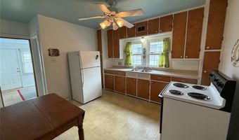 915 McKinley Blvd, Alton, IL 62002