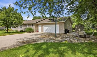 1103 E 1st St, Anamosa, IA 52205