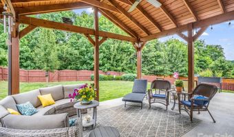 8 Mallard Run Dr, Arden, NC 28704