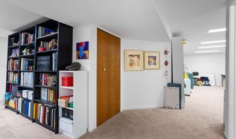 2202 Pine Grove Ct, Ann Arbor, MI 48103
