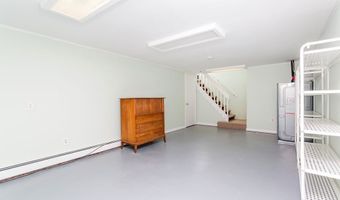 14 Elmcrest Dr, Danbury, CT 06811