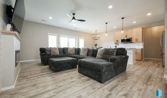 105 E Birchwood Dr, Brandon, SD 57005