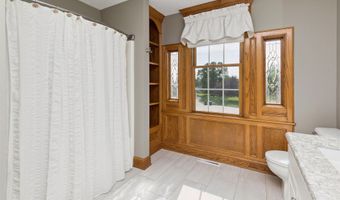 718 NE Brook Haven Dr, Ankeny, IA 50021
