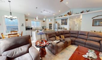 917 5 7TH St, Brookings, OR 97415