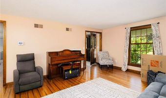 8 Winterberry Dr, Coventry, RI 02816