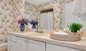 19 Vanderbilt Dr, Narragansett, RI 02882