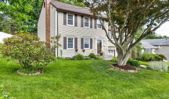 4 Lee Cir, Bloomfield, CT 06002