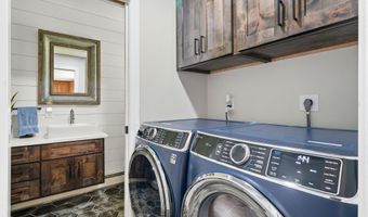 83 Magnolia St, Casper, WY 82604