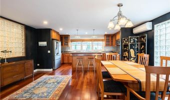 22 Young St, Newport, RI 02840