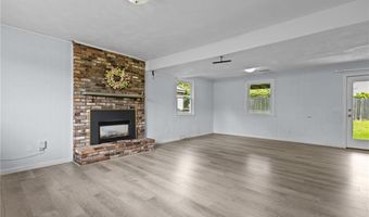 19 Irondale St, Warwick, RI 02886