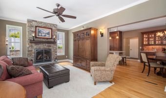 35 Shinnecock Hills Dr, Albany, NY 12205