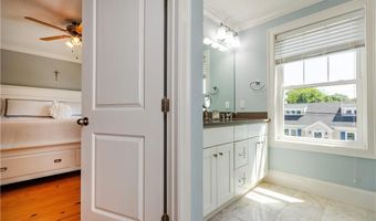 19 Eustis Ave, Newport, RI 02840