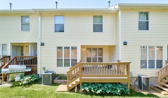1549 Whispering Creek Dr, Ballwin, MO 63021