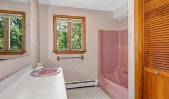 8 Horseshoe Dr, Acton, MA 01720