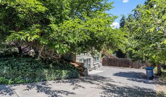682 Chestnut St, Ashland, OR 97520