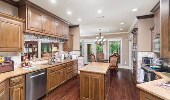 210 Pizarro Dr, Hot Springs Village, AR 71909
