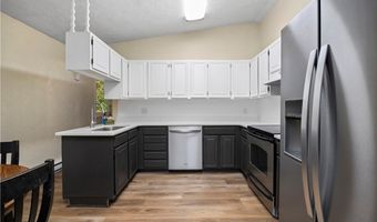 621 Van Oaks Dr, Amherst, OH 44001