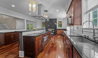 9715 SINGLETON Dr, Bethesda, MD 20817