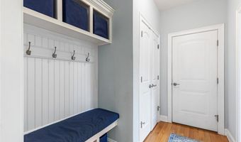 76 Woods Ln, Cranston, RI 02921