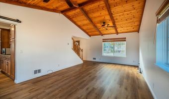 1057 4th St SE, Bandon, OR 97411
