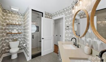 2424 Kingsbury Dr, Charlotte, NC 28205