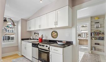 60 Division St, Newport, RI 02840