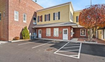 194 Park Ave 2B, Amityville, NY 11701