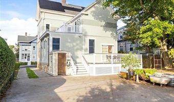 17 Everett St, Newport, RI 02840