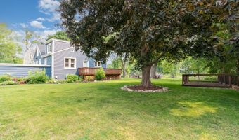 1237 Fox River Dr, Algonquin, IL 60102