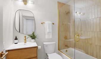 827 Woodruff Dr, Ballwin, MO 63011