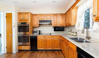13 Elmar Dr, Danbury, CT 06811
