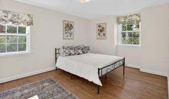 5973 SEARL Ter, Bethesda, MD 20816