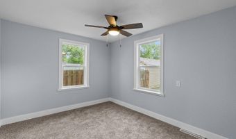 1003 S Rinker Ave, Aurora, MO 65605