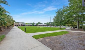 6101 Misty Valley Dr SE, Acworth, GA 30102