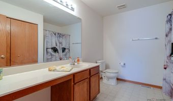1094 Holly Dr, Antioch, IL 60002