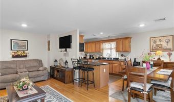 5 Leighas Ln, Coventry, RI 02816