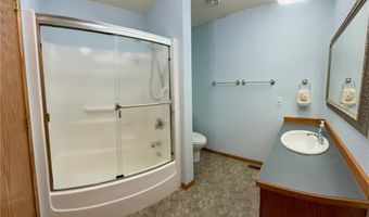 2733 Campus Ln, Albert Lea, MN 56007