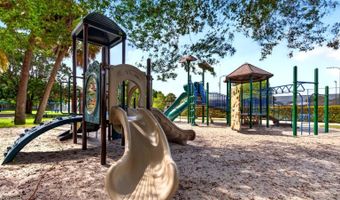 423 Pine Tree Ct 23, Atlantis, FL 33462