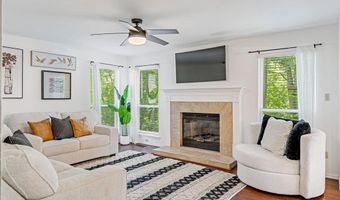 404 Arbor Spring Dr, Ballwin, MO 63021
