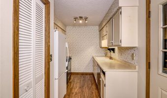 911 Woodglen Ct, Altoona, WI 54720