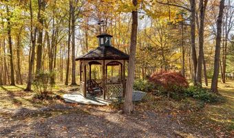 200 GREENTREE Cir, Aurora, OH 44202