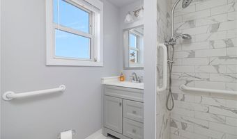 82 Clemence St, Cranston, RI 02920