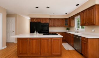 6 Valley Ct, Bethel, CT 06801