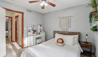 946 11th Ave SE, Altoona, IA 50009