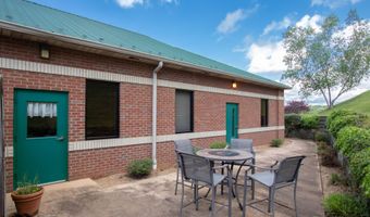 612 Campus Dr, Abingdon, VA 24210