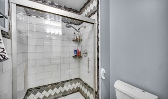 320 Brampton Ln, Arlington Heights, IL 60004
