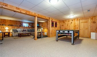 9 Wilshire Ln, Cranston, RI 02921