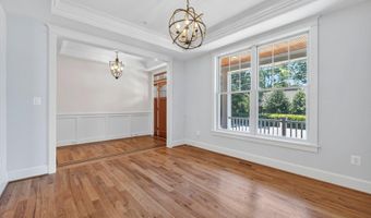 8905 HEMPSTEAD Ave, Bethesda, MD 20817