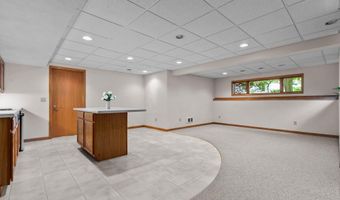 301 E WAYFARER Ln, Appleton, WI 54913
