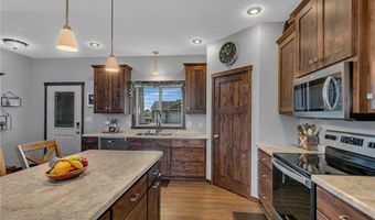 932 Waters Edge Cir, Avon, MN 56310